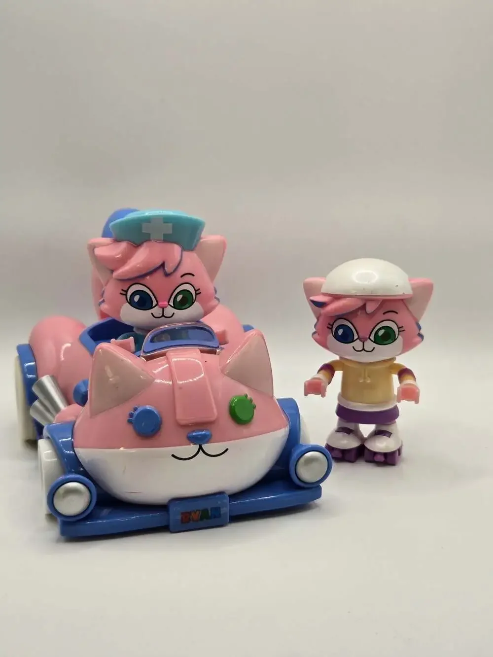 Ryan's World Bonkers Toy Co. Alpha Lexa Cat Mobile Car
